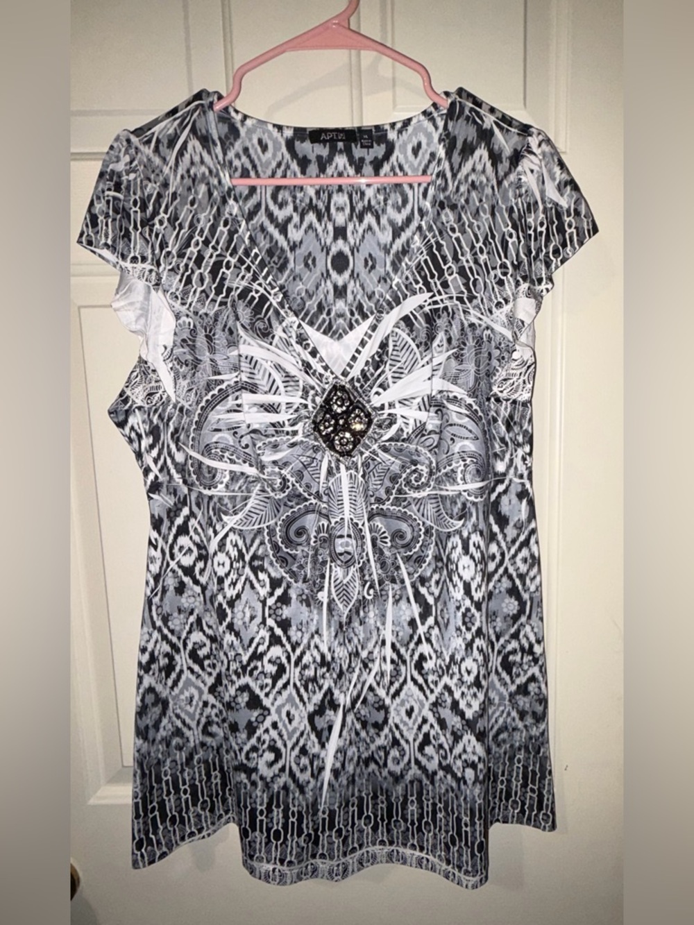 Apt. 9 Black & White Printed V-Neck Tunic with Embroidered Motif